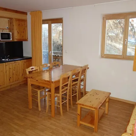 Apartment In Near Lift *